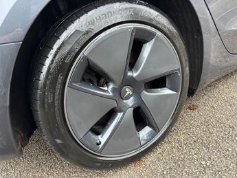 Tesla Model 3 STANDARD RANGE PLUS