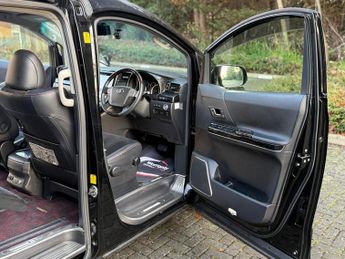 Toyota Vellfire Golden Eyes 2 - Special Custom Edition