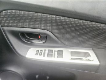 TOYOTA YARIS 1.3 Petrol