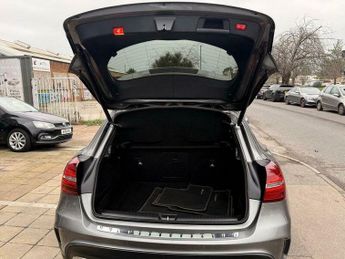 Mercedes-Benz C Class 1.6 GLA200 AMG Line (Premium) 7G-DCT Euro 6 (s/s) 5dr