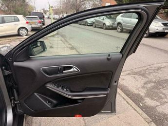 Mercedes-Benz C Class 1.6 GLA200 AMG Line (Premium) 7G-DCT Euro 6 (s/s) 5dr