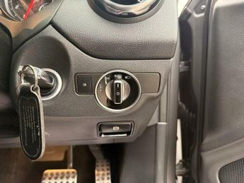 Mercedes-Benz C Class 1.6 GLA200 AMG Line (Premium) 7G-DCT Euro 6 (s/s) 5dr