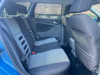 Ford Focus ZETEC 100PS