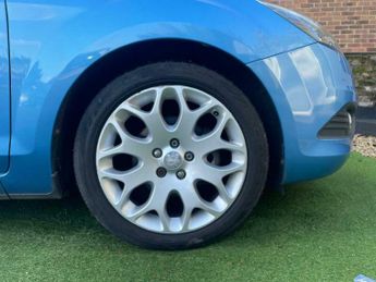 Ford Focus ZETEC 100PS