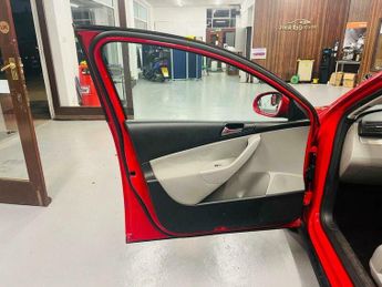 Volkswagen Passat 2.0 TDI SE Euro 4 5dr