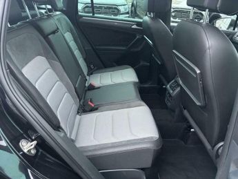 Volkswagen Tiguan 2.0 TDI R-Line DSG 4Motion Euro 6 (s/s) 5dr