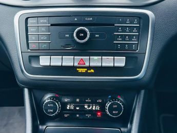 Mercedes SLR McLaren CLA 220 D 4MATIC AMG LINE