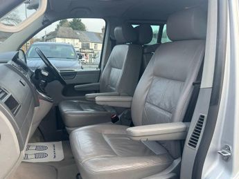 Volkswagen Caravelle 2.5 TDI Pure Drive Executive MPV 5dr Diesel Tiptronic Euro 4 (17