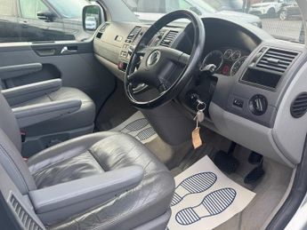 Volkswagen Caravelle 2.5 TDI Pure Drive Executive MPV 5dr Diesel Tiptronic Euro 4 (17