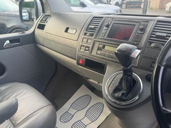 Volkswagen Caravelle 2.5 TDI Pure Drive Executive MPV 5dr Diesel Tiptronic Euro 4 (17