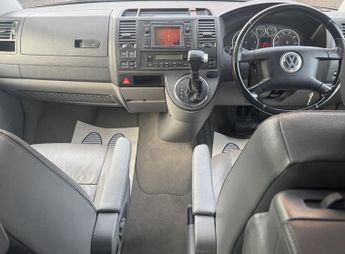 Volkswagen Caravelle 2.5 TDI Pure Drive Executive MPV 5dr Diesel Tiptronic Euro 4 (17