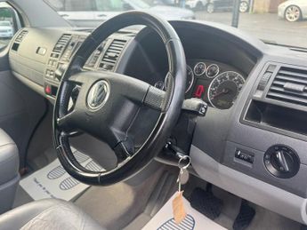 Volkswagen Caravelle 2.5 TDI Pure Drive Executive MPV 5dr Diesel Tiptronic Euro 4 (17