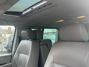 Volkswagen Caravelle 2.5 TDI Pure Drive Executive MPV 5dr Diesel Tiptronic Euro 4 (17