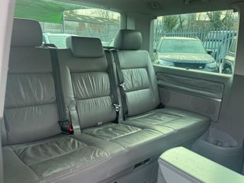 Volkswagen Caravelle 2.5 TDI Pure Drive Executive MPV 5dr Diesel Tiptronic Euro 4 (17