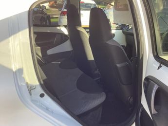 Toyota AYGO 1.0 VVT-i Move Hatchback 5dr Petrol MultiMode Euro 5 (68 ps)