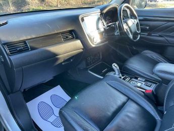 Mitsubishi Outlander 2.0h 12kWh 4h CVT 4WD Euro 6 (s/s) 5dr