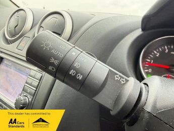 Nissan Qashqai 2.0 Tekna SUV 5dr Petrol CVT 4WD Euro 5 (AVM) (140 ps)