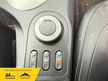 Nissan Qashqai 2.0 Tekna SUV 5dr Petrol CVT 4WD Euro 5 (AVM) (140 ps)