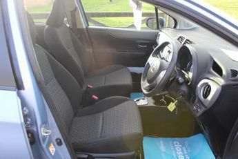 Toyota Yaris VVT-I ICON PLUS