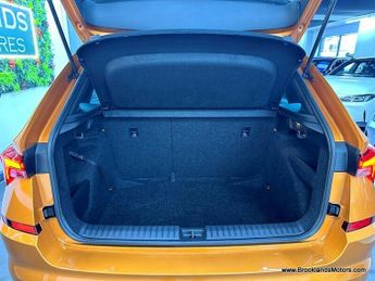 Skoda Kamiq MONTE CARLO 1.5 TSI DSG [2X SERVICES, SAT NAV & HEATED SEATS]