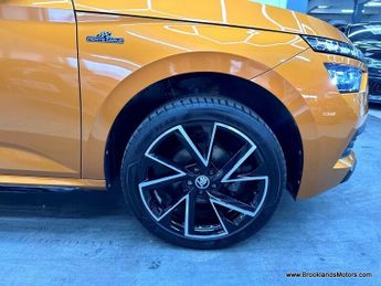 Skoda Kamiq MONTE CARLO 1.5 TSI DSG [2X SERVICES, SAT NAV & HEATED SEATS]