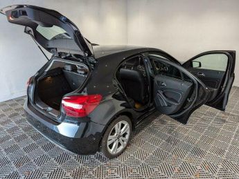 Mercedes-Benz A Class 1.5 A180d Sport (Premium) 7G-DCT Euro 6 (s/s) 5dr