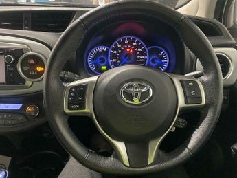 Toyota Yaris 1.5 VVT-h Icon Plus CVT Euro 5 5dr