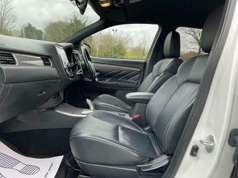 Mitsubishi Outlander 2.4h TwinMotor 13.8kWh 4h CVT 4WD Euro 6 (s/s) 5dr