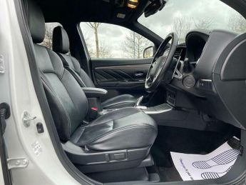 Mitsubishi Outlander 2.4h TwinMotor 13.8kWh 4h CVT 4WD Euro 6 (s/s) 5dr