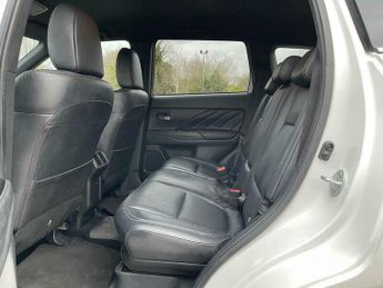 Mitsubishi Outlander 2.4h TwinMotor 13.8kWh 4h CVT 4WD Euro 6 (s/s) 5dr