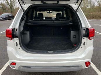 Mitsubishi Outlander 2.4h TwinMotor 13.8kWh 4h CVT 4WD Euro 6 (s/s) 5dr