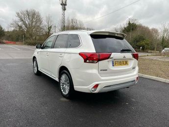 Mitsubishi Outlander 2.4h TwinMotor 13.8kWh 4h CVT 4WD Euro 6 (s/s) 5dr