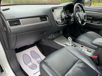 Mitsubishi Outlander 2.4h TwinMotor 13.8kWh 4h CVT 4WD Euro 6 (s/s) 5dr