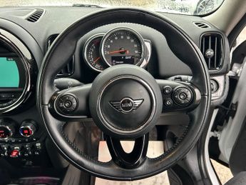 MINI Countryman COOPER 1 FORMER KEEPER FROM NEW WITH A FULL MINI DEALER SERVICE 