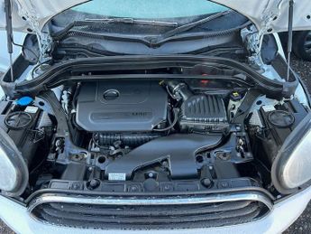 MINI Countryman COOPER 1 FORMER KEEPER FROM NEW WITH A FULL MINI DEALER SERVICE 