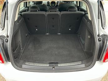 MINI Countryman COOPER 1 FORMER KEEPER FROM NEW WITH A FULL MINI DEALER SERVICE 