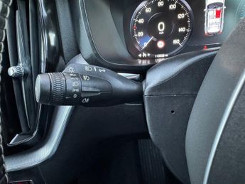 Volvo XC60 D4 R-DESIGN AWD