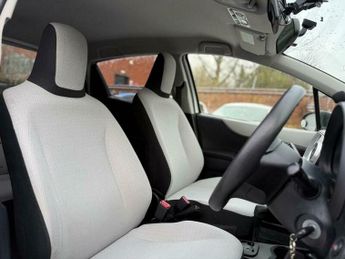 Toyota Yaris 1.0 VVT-i Icon CVT Euro 5 5dr