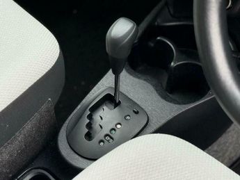 Toyota Yaris 1.0 VVT-i Icon CVT Euro 5 5dr