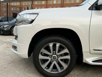 Toyota Land Cruiser 2.8D Invincible X Auto 4WD Euro 6 5dr (7 Seats)