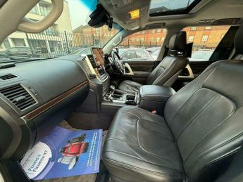 Toyota Land Cruiser 2.8D Invincible X Auto 4WD Euro 6 5dr (7 Seats)