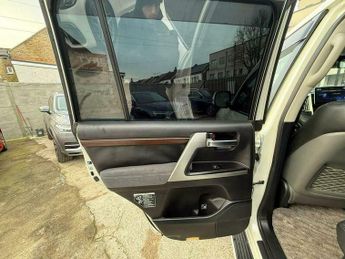 Toyota Land Cruiser 2.8D Invincible X Auto 4WD Euro 6 5dr (7 Seats)