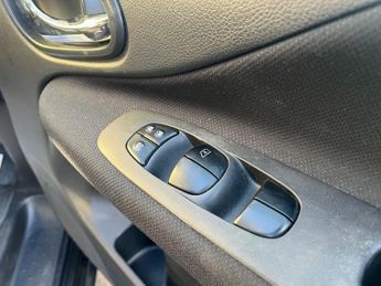 Nissan Serena 2.0 Highway Star S-Hybrid 8 Seater Auto 5dr