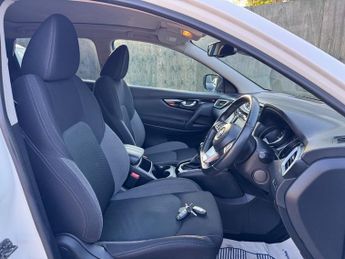 Nissan Qashqai 1.3 DiG-T 160 [157] N-Connecta 5dr DCT Glass Roof Euro 6