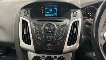 Ford Focus 1.6 Zetec Hatchback 5dr Petrol Powershift Euro 5 (125 ps)