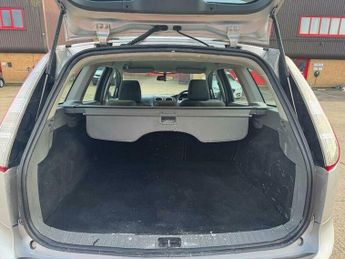 Ford Focus 1.6 Zetec Estate 5dr Petrol Automatic (159 g/km, 99 bhp)