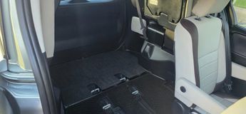 Toyota Noah 1.8L HYBRID AUTO 7 SEATS 5 DR