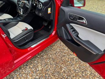 Mercedes-Benz A Class A180 Sport 1.6 Petrol**Auto**Petrol**