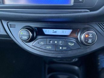 Toyota Yaris 1.5 VVT-h Design E-CVT Euro 6 5dr