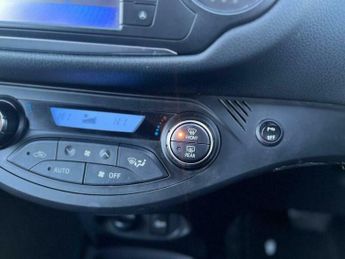 Toyota Yaris 1.5 VVT-h Design E-CVT Euro 6 5dr